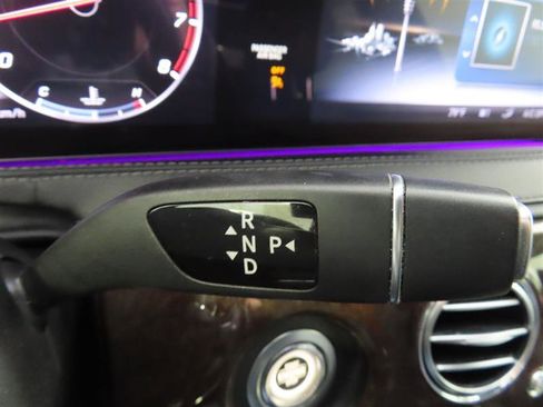 Used 2018 Mercedes-Benz S 560 4MATIC Sedan image 25