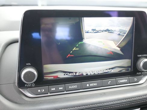Used 2025 Nissan Rogue SV AWD/4WD image 34