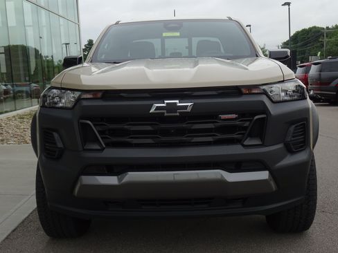 Used 2023 Chevrolet Colorado Trail Boss w/ Technology Package AWD/4WD image 7
