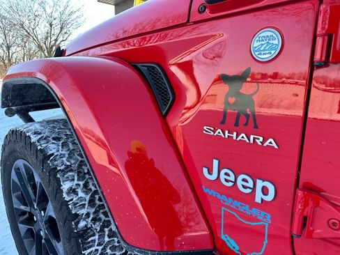 Used 2022 Jeep Wrangler Unlimited Sahara w/ Cold Weather Group image 11