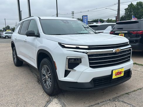 New 2026 Chevrolet Traverse LT w/ Driver Confidence Package AWD/4WD image 5
