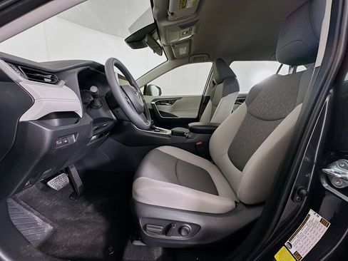 Used 2025 Toyota RAV4 XLE image 13