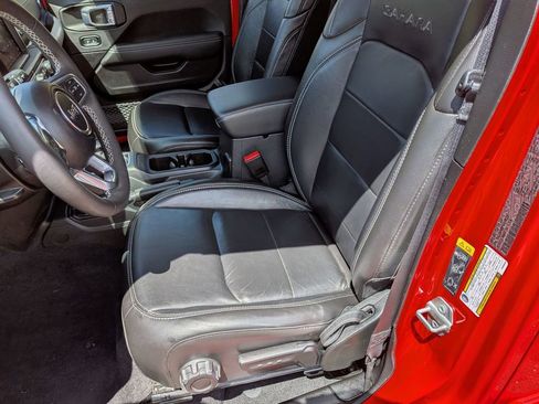 Used 2023 Jeep Wrangler Unlimited Sahara w/ Cold Weather Group AWD/4WD image 22