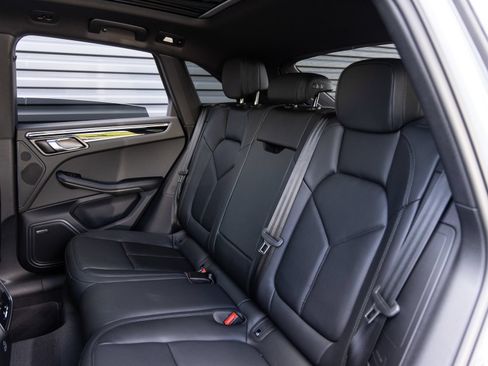 Certified 2026 Porsche Macan AWD/4WD image 26
