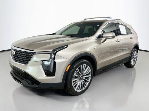 Used 2024 Cadillac XT4 Premium Luxury w/ Technology Package FWD image 10