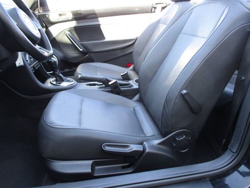 Used 2013 Volkswagen Beetle 2.5 FWD image 17
