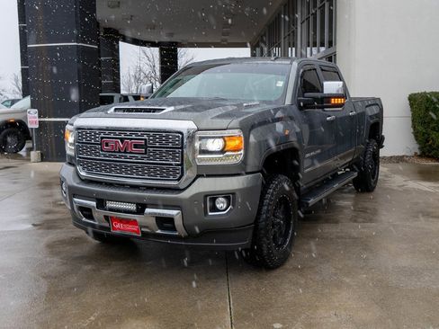 Used 2018 GMC Sierra 2500 Denali image 3