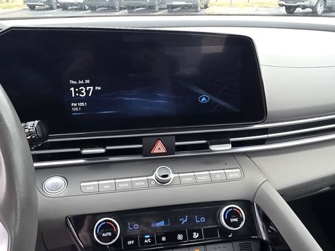 Used 2025 Hyundai Elantra SEL FWD image 13