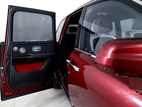Certified 2025 Rolls-Royce Cullinan AWD/4WD image 27