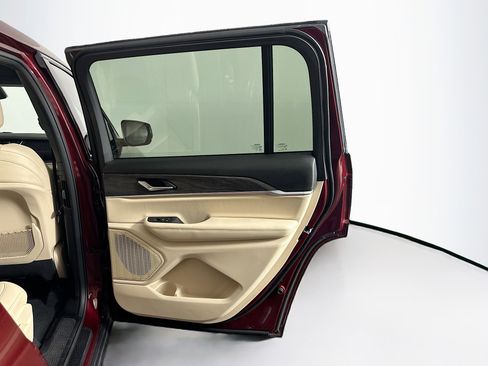 Used 2023 Jeep Grand Cherokee L Limited w/ Black Appearance Package image 32