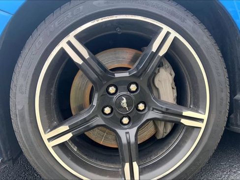 Used 2020 Ford Mustang GT Premium w/ Equipment Group 401A RWD image 3