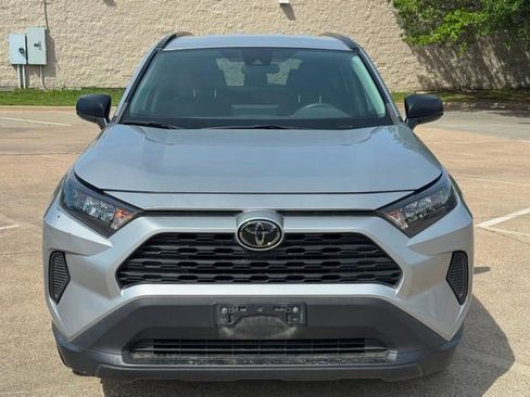 Used 2019 Toyota RAV4 LE w/ Carpet Mat Package image 2