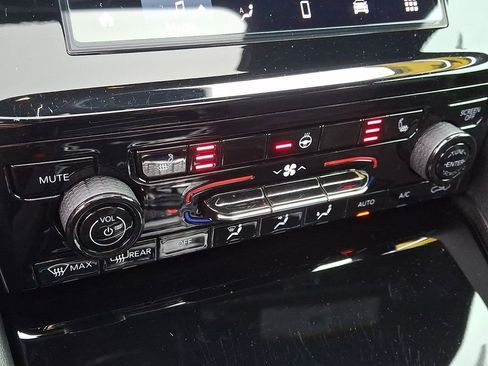 Used 2024 Jeep Grand Cherokee Altitude image 16