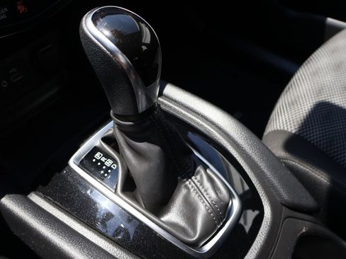 Used 2022 Nissan Rogue Sport SV AWD/4WD image 26
