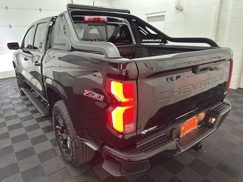 Used 2025 Chevrolet Colorado Z71 w/ Midnight Edition AWD/4WD image 7
