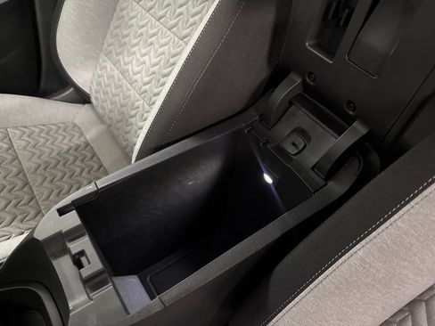 Used 2023 Chevrolet Equinox LT FWD image 37