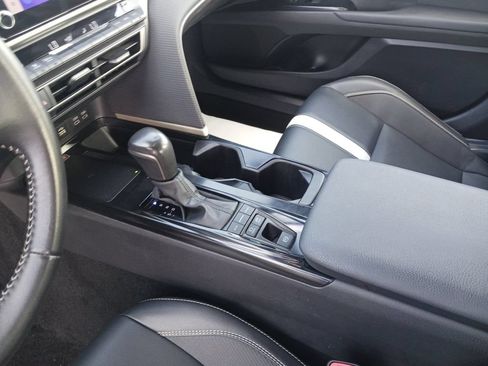 Used 2025 Toyota Camry SE FWD image 11