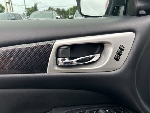 Used 2019 Nissan Pathfinder SL AWD/4WD image 31