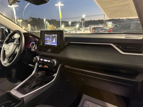 Used 2022 Toyota RAV4 XLE w/ Convenience Package image 16