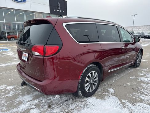 Used 2020 Chrysler Pacifica Touring-L Plus image 32