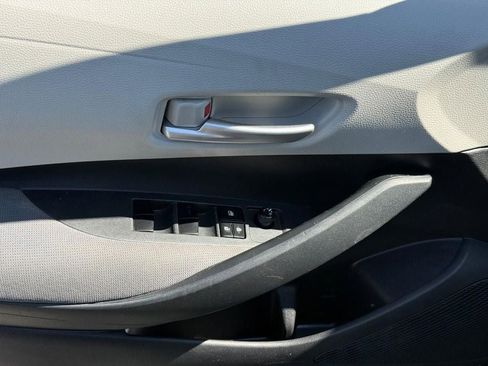 Used 2020 Toyota Corolla LE FWD image 14