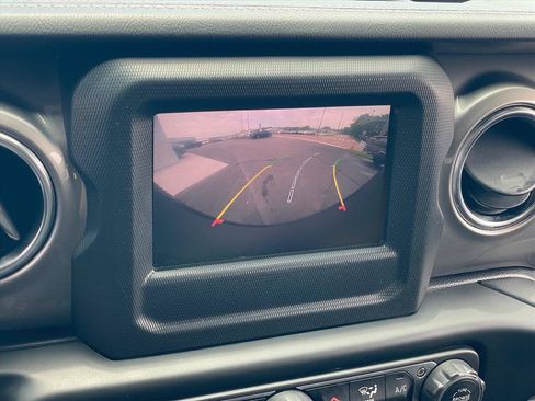 Used 2021 Jeep Wrangler Unlimited Sahara AWD/4WD image 16