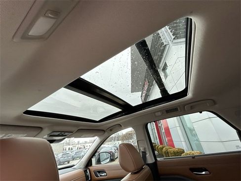 Used 2023 Nissan Pathfinder Platinum image 25