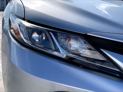 Used 2021 Toyota Camry LE FWD image 31