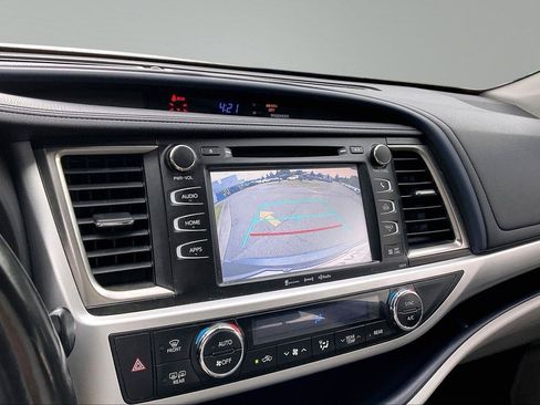 Used 2018 Toyota Highlander XLE AWD/4WD image 21