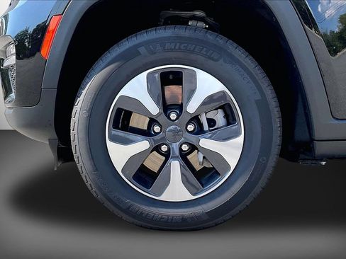 Used 2023 Jeep Grand Cherokee 4WD 4xe image 34
