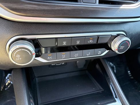 Used 2024 Nissan Altima 2.5 SV FWD image 18