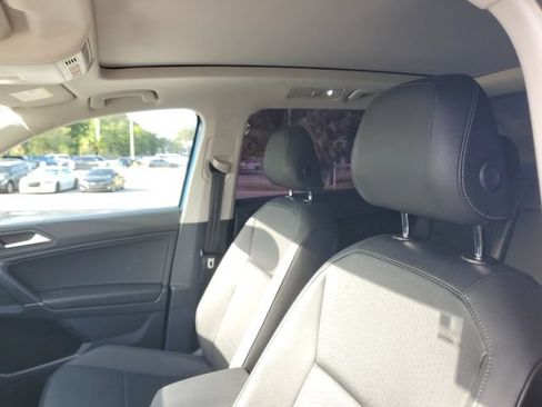 Used 2020 Volkswagen Tiguan SEL FWD image 16