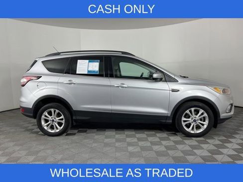 Used 2018 Ford Escape SE image 9