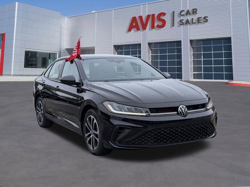 Used 2025 Volkswagen Jetta Sport FWD image 3