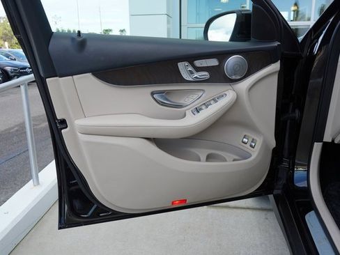 Used 2019 Mercedes-Benz GLC 350e GLC 350e image 19