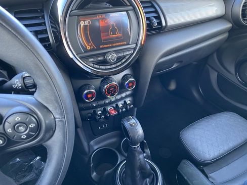 Used 2015 MINI Cooper 4-Door Hardtop image 16