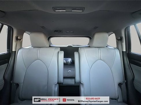 New 2026 Toyota Highlander Limited image 18