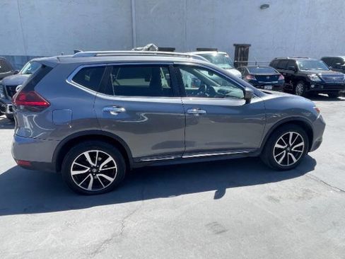 Used 2019 Nissan Rogue SL AWD/4WD image 2