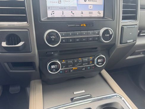 Used 2018 Ford Expedition XLT w/ Equipment Group 202A AWD/4WD image 13