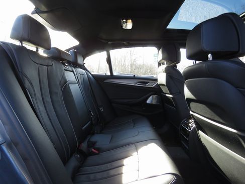 Used 2018 BMW M550i xDrive image 16