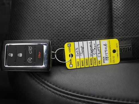 Used 2023 Jeep Wagoneer L Series II image 8