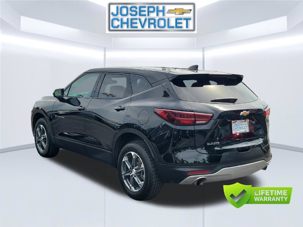Used 2025 Chevrolet Blazer LT FWD image 4