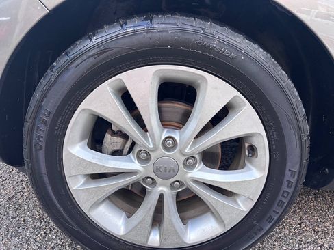 Used 2016 Kia Soul + FWD image 22