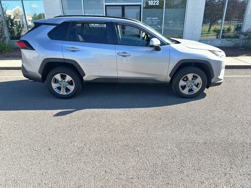 Used 2022 Toyota RAV4 XLE image 4