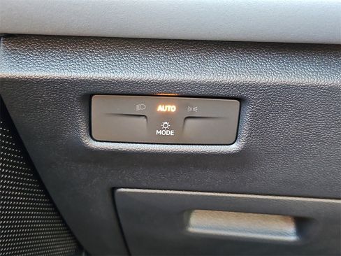 New 2025 Volkswagen Tiguan SE R-Line image 9