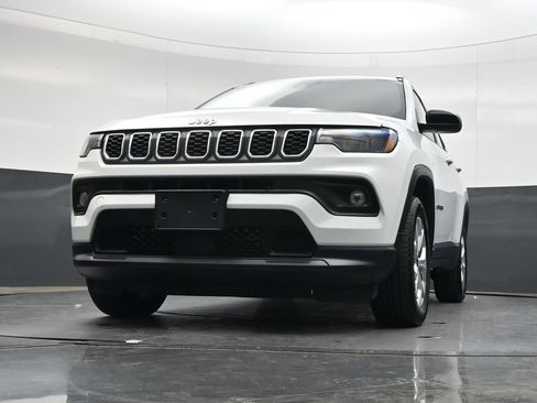 Used 2025 Jeep Compass Latitude AWD/4WD image 40