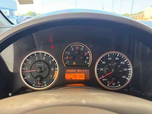 Used 2014 Nissan Titan SV w/ SV Value Truck Package RWD image 7