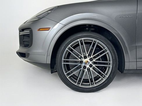 Certified 2022 Porsche Cayenne Turbo S image 29
