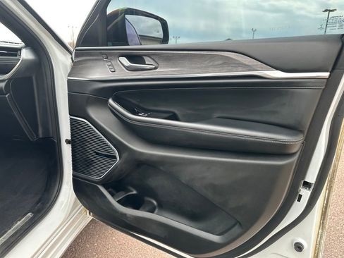 Used 2022 Jeep Grand Cherokee L Overland w/ Luxury Tech Group IV image 30