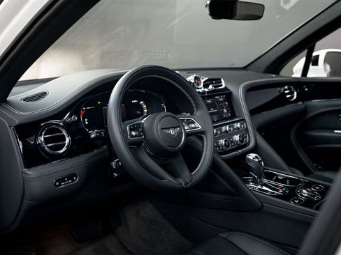Used 2024 Bentley Bentayga AWD/4WD image 28